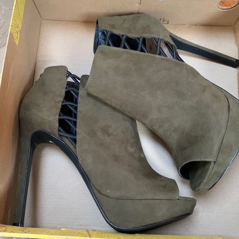 Forest green size 8.5 plat forms